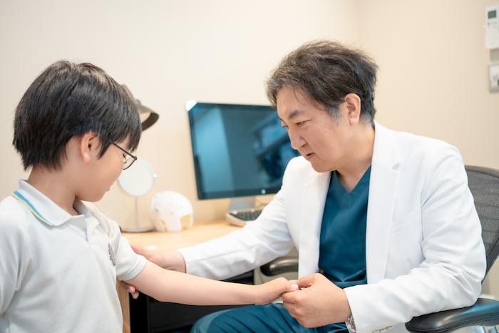 親子で一緒に取り組む治療